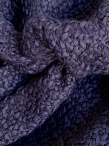 tissu texturé aubergine
