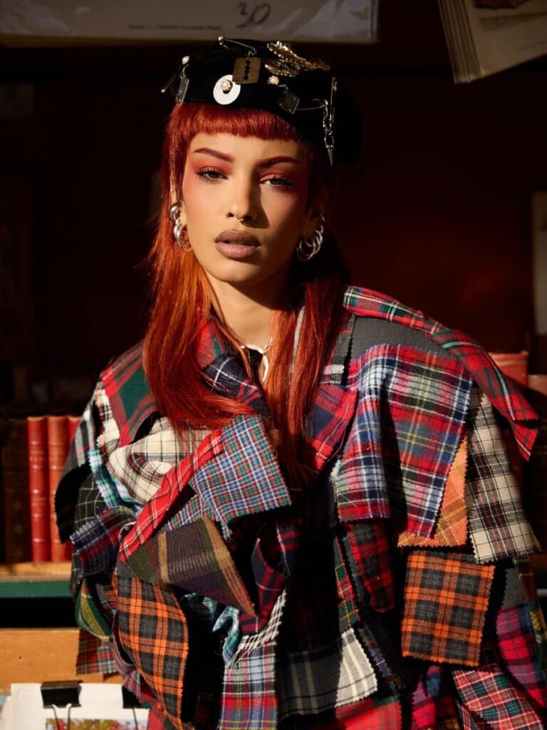 portrait styliste tartan tenue upcycling maison florin soulofdesigner